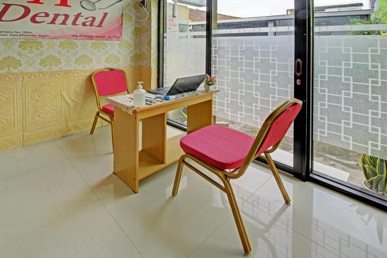 Oyo Life 92312 A+ Cozy Rooms Syariah Kediri  Exterior foto